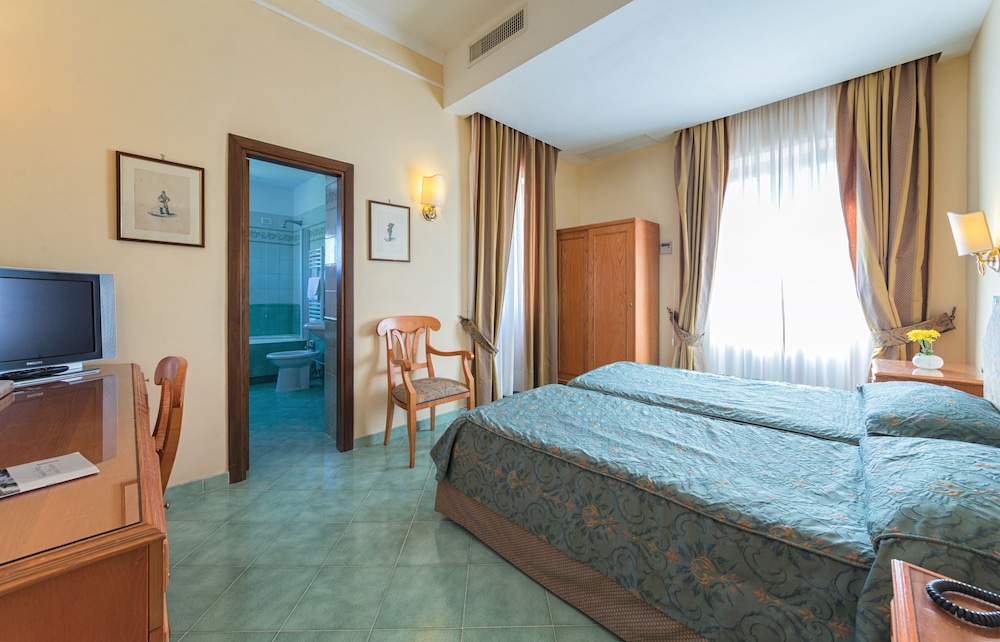 Comfort Room, Pool View, Annex Building