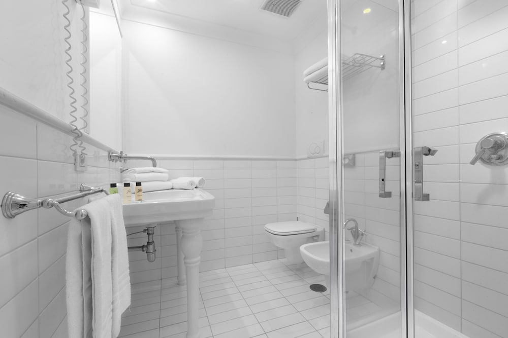 Superior Double or Twin Room, Balcony, Sea View - Photo 13