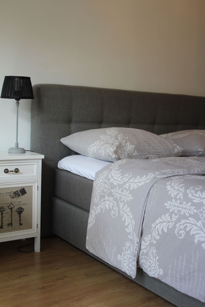 Deluxe Double Room, Courtyard View, Garden Area (Paris) photo 2