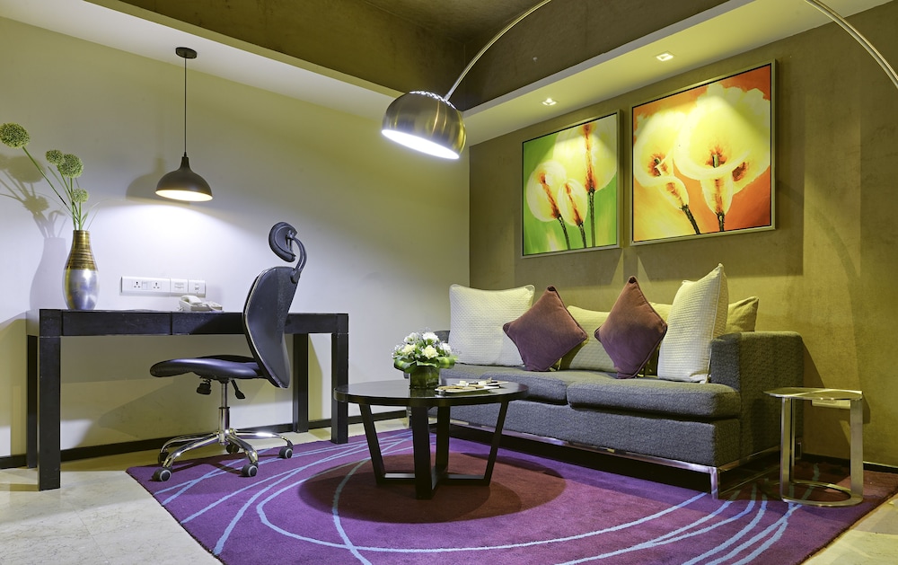 Executive Suite, 2 Twin Beds - Photo 3