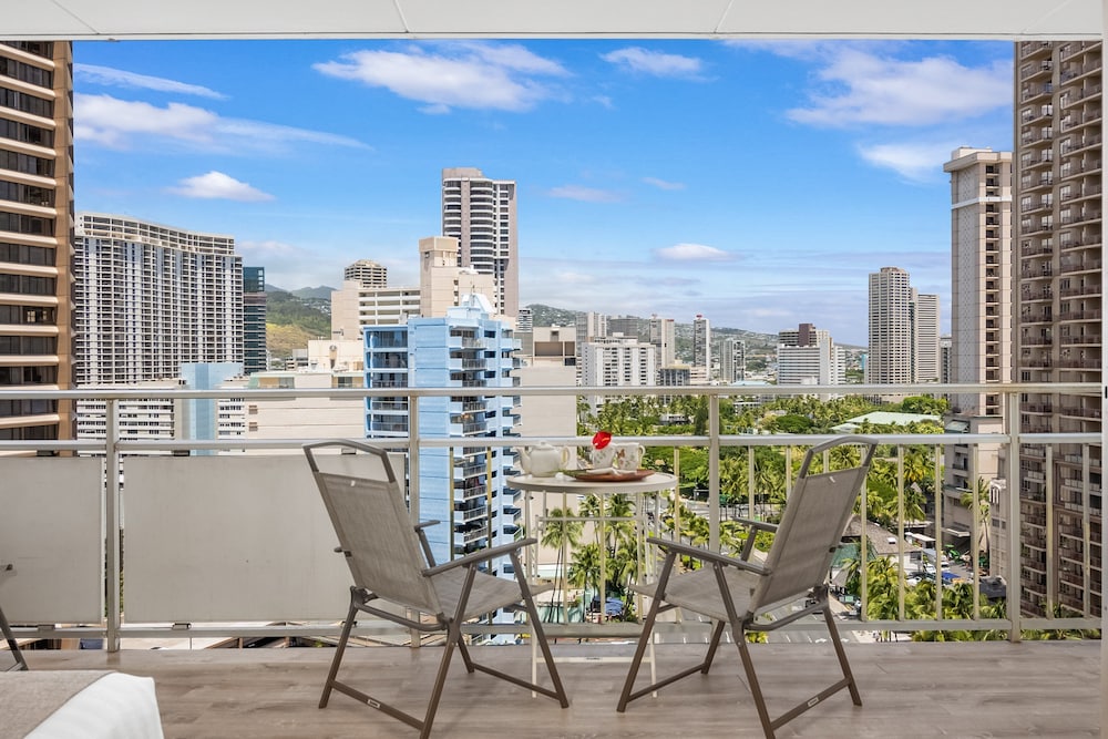 Ilikai Hotel Condo at Waikiki No Parking: Apartment (1 Bedroom) photo
