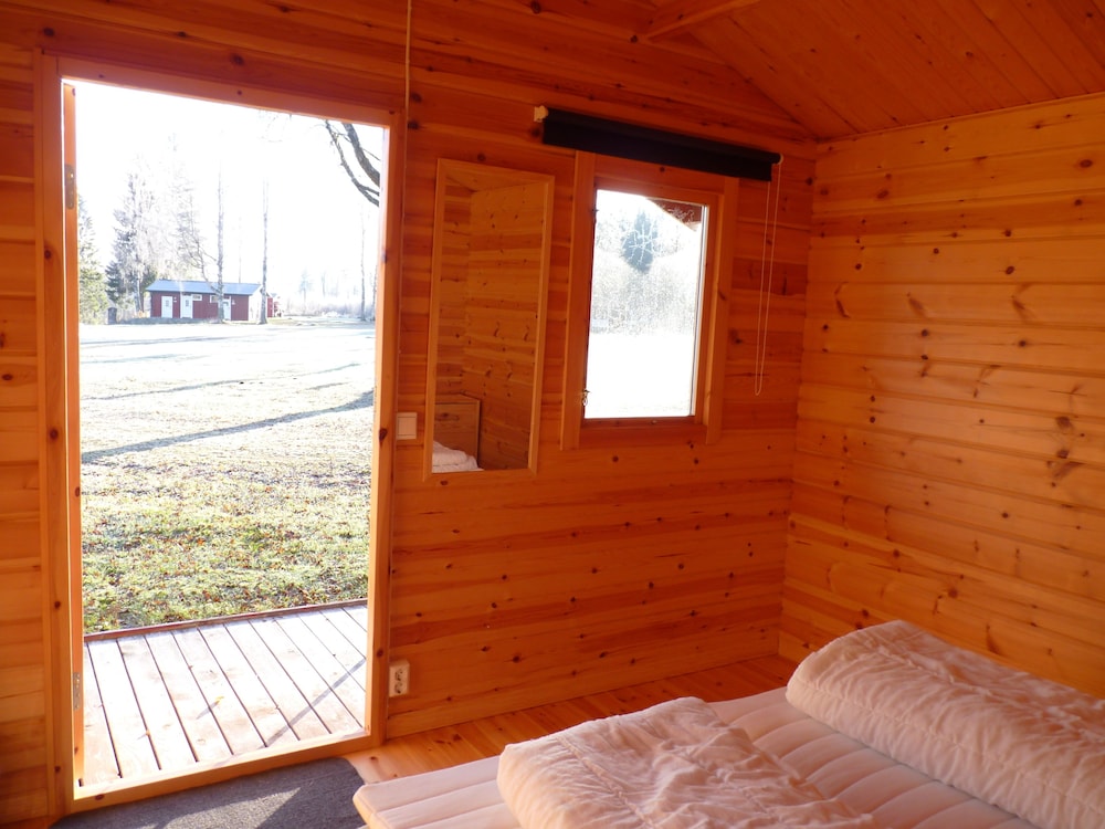 Standard Cottage, 2 Twin Beds, Shared Bathroom, River View photo 3