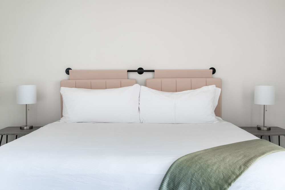 City Studio, 1 King Bed with Sofa bed, Non Smoking, Kitchen (Self Check-in with Virtual Front Desk)