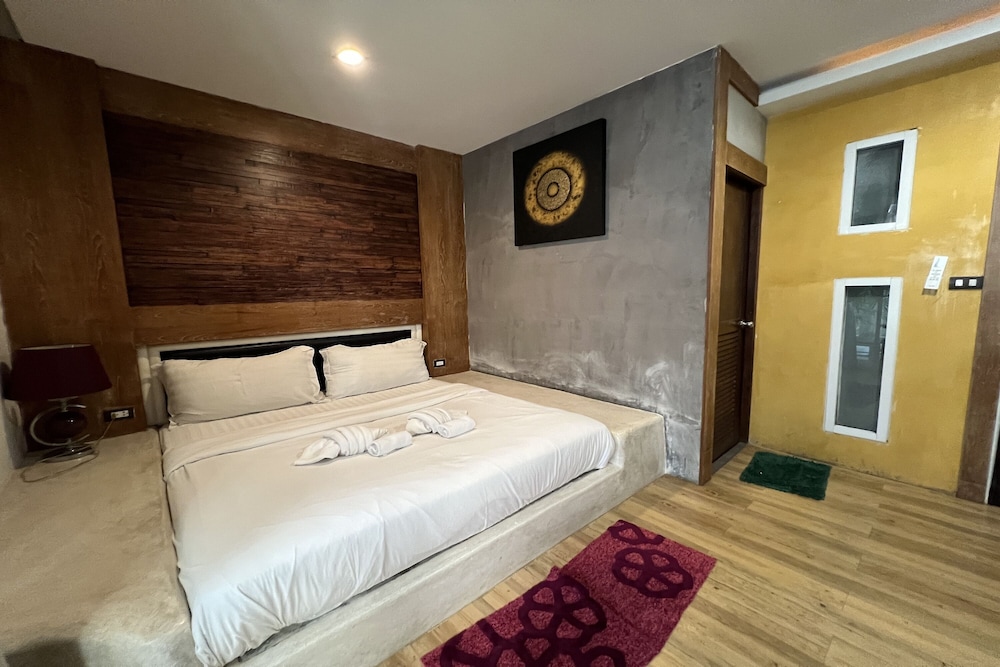 Executive Suite, Private Pool