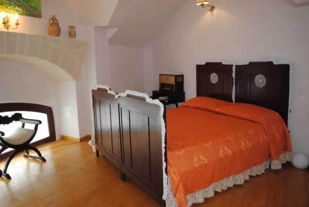 Single Room (930)