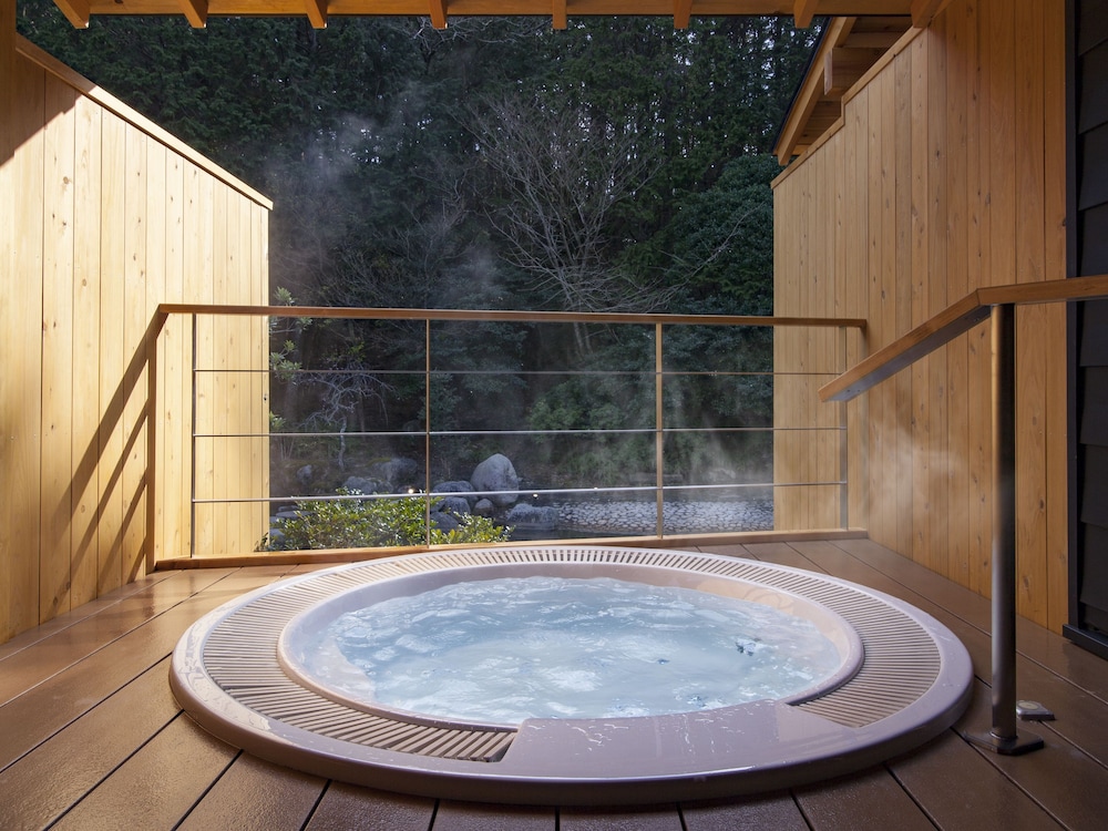 Japanese Western Style Twin Room with Private Open-air Bath - Photo 7