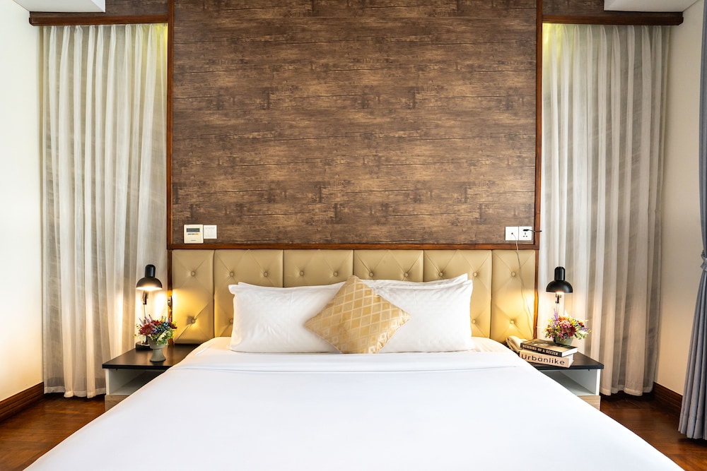 Deluxe Double Room, 1 King Bed, City View photo 3
