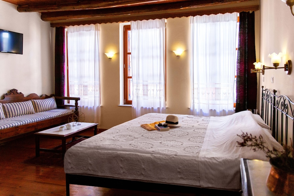 Standard Suite, 1 Double or 2 Twin Beds - Photo 2