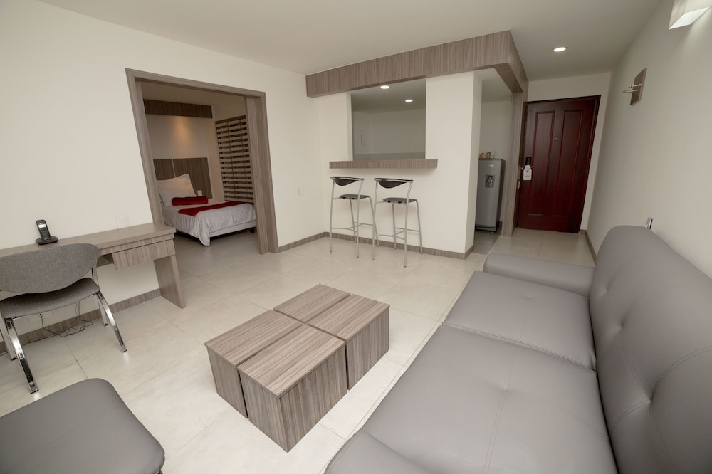 Deluxe Suite - Photo 10
