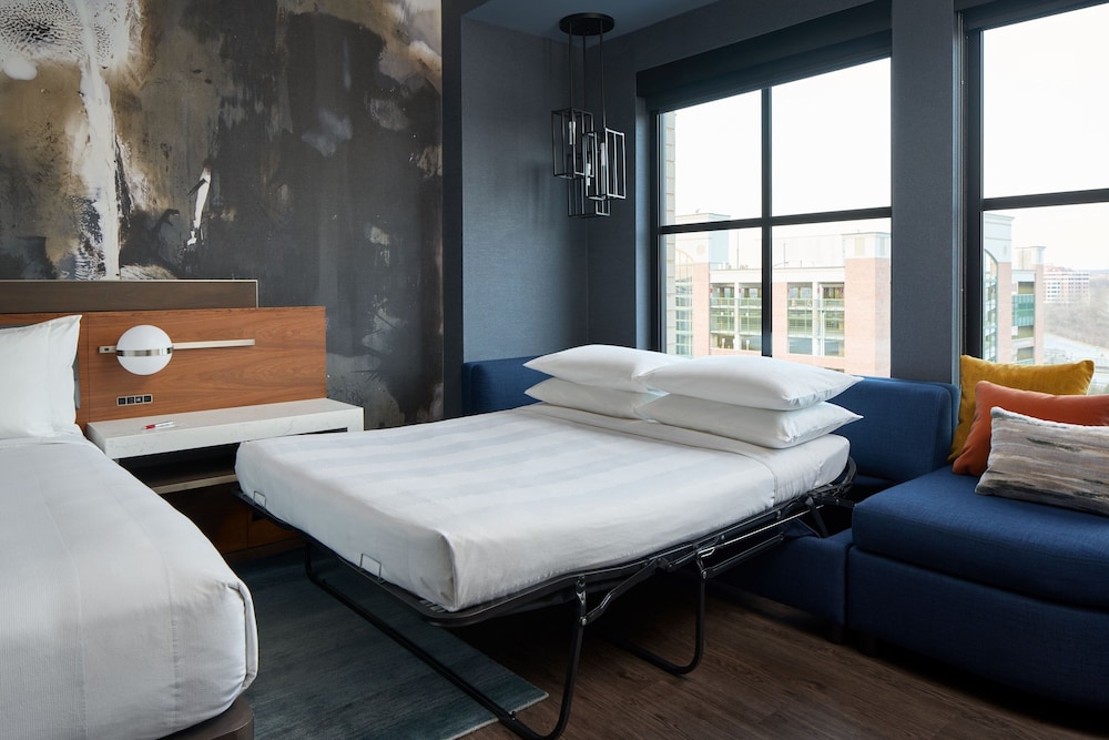 Deluxe Room, 1 King Bed with Sofa bed - Photo 4