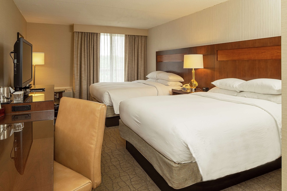 Suite, 1 King Bed, Accessible, Non Smoking (Roll-in Shower) photo 1