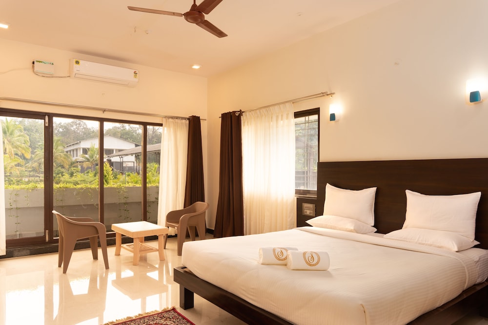 Deluxe Room - Photo 7