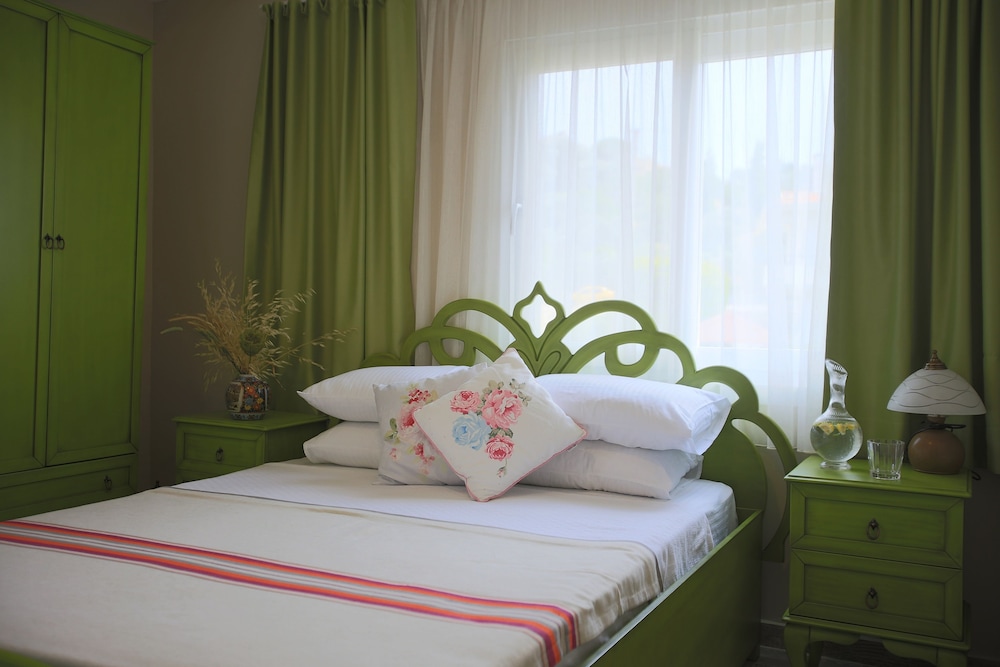 Romantic Double Room, 1 Queen Bed, Balcony, Sea View photo 3