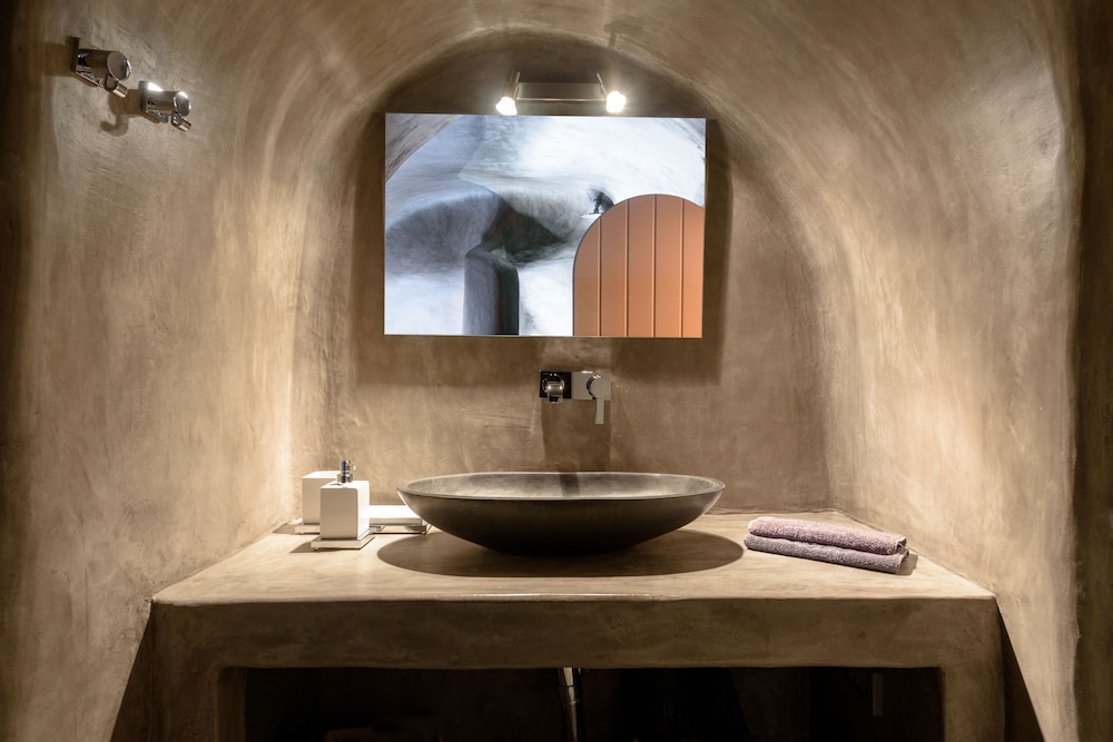 Suite with Indoor Outdoor Hot tub Terrace with Caldera View - Photo 2