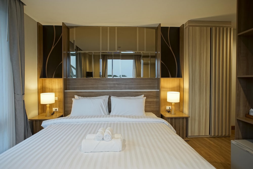 1 King Bed Street View - Photo 3
