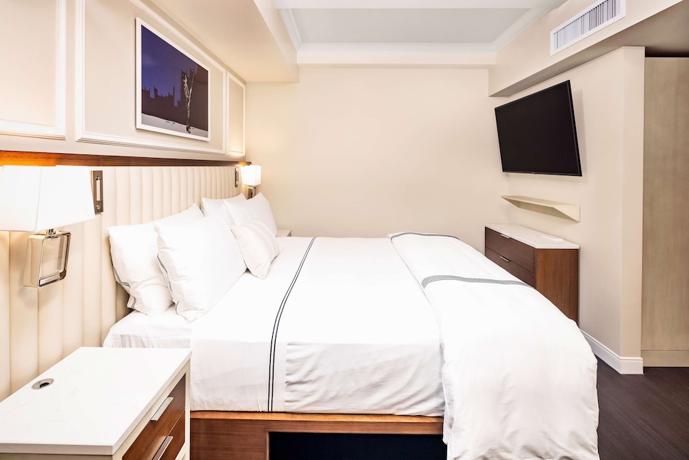Studio, 1 King Bed, Accessible (Hearing)