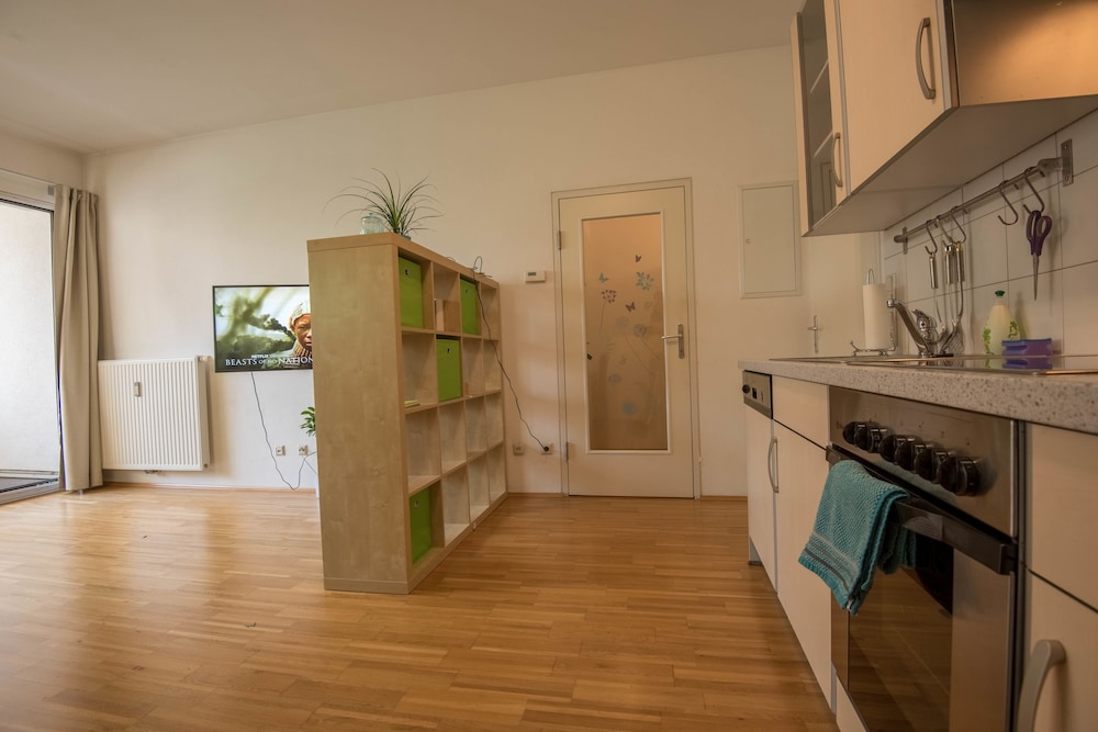 Comfort Apartment, 1 Queen Bed, Non Smoking, Balcony (Top 4) photo 3