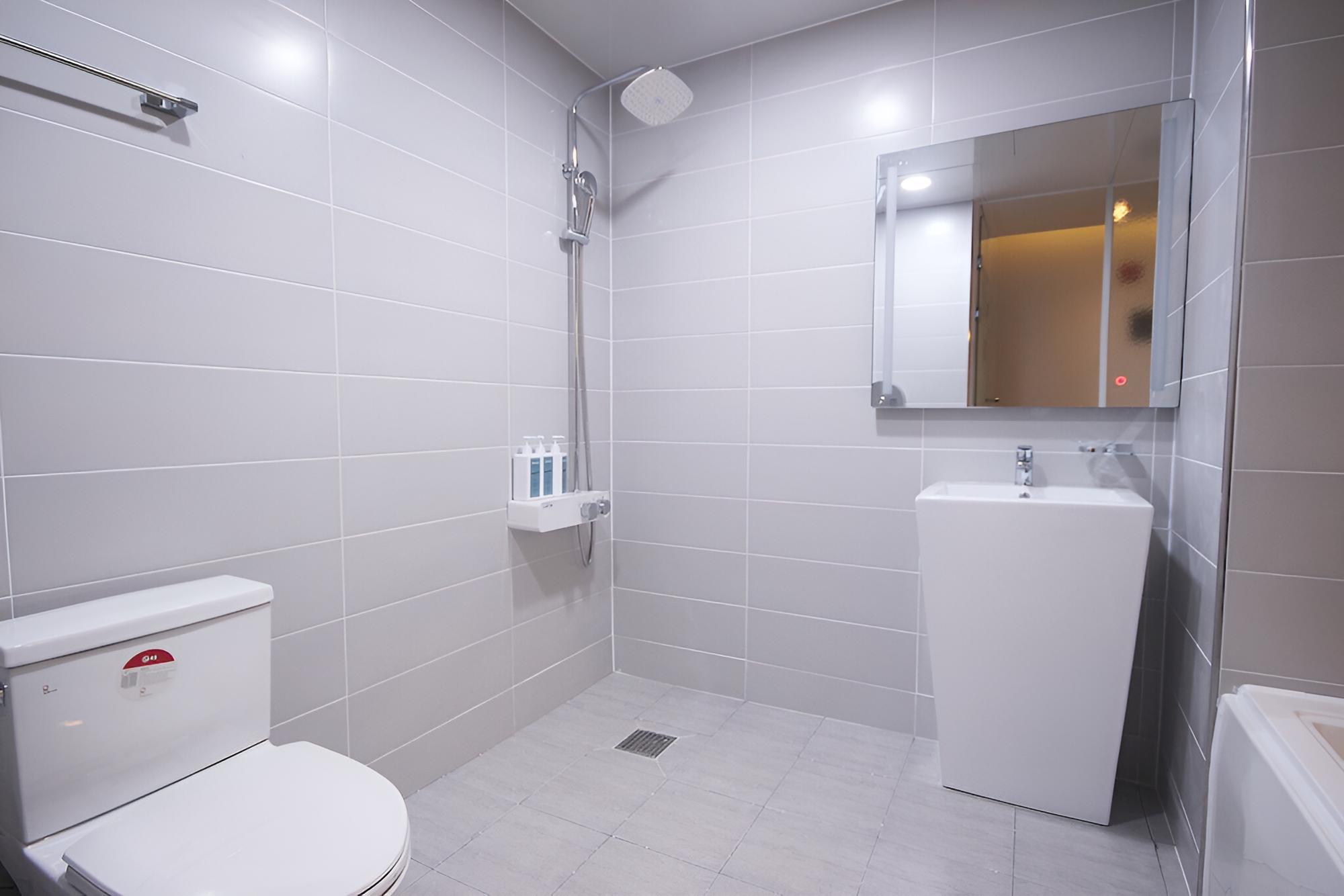 Room (Standard Room) - Photo 1