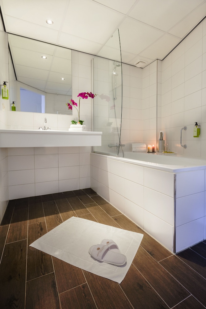 Deluxe Double or Twin Room - Photo 2