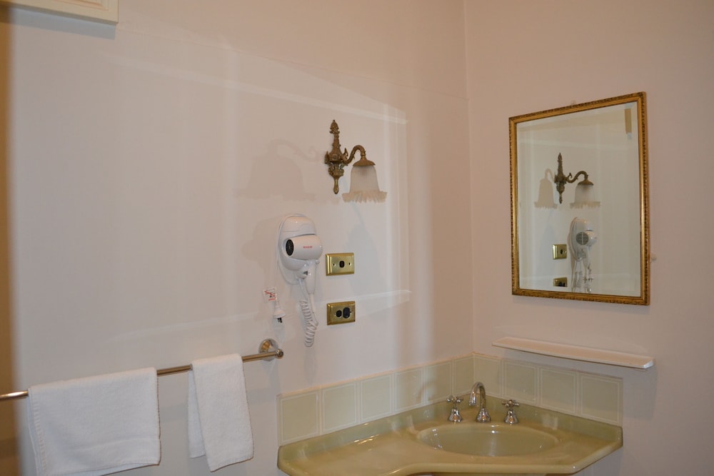 Standard Room, Non Smoking, Balcony (Twin Room) photo 2