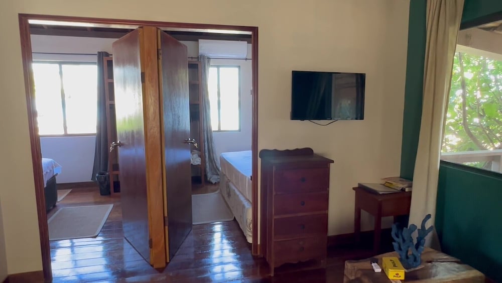 Panoramic Apartment, 2 Bedrooms, Sea View, Beachside photo 3