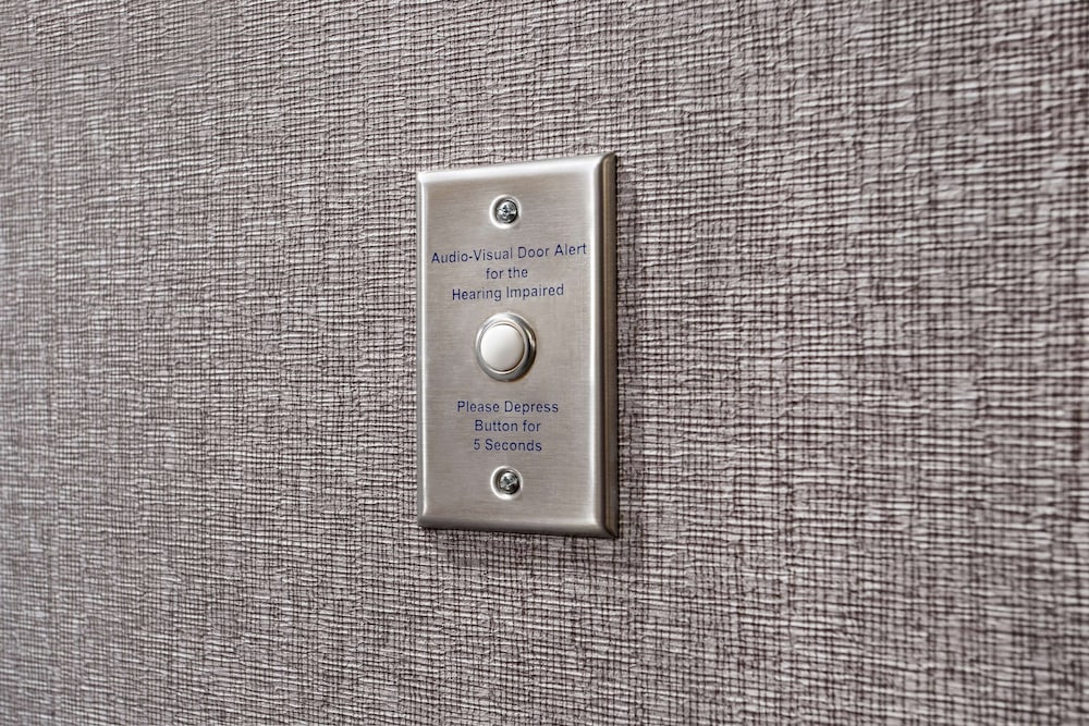 Suite, 1 Bedroom, Accessible (Hearing) - Photo 2