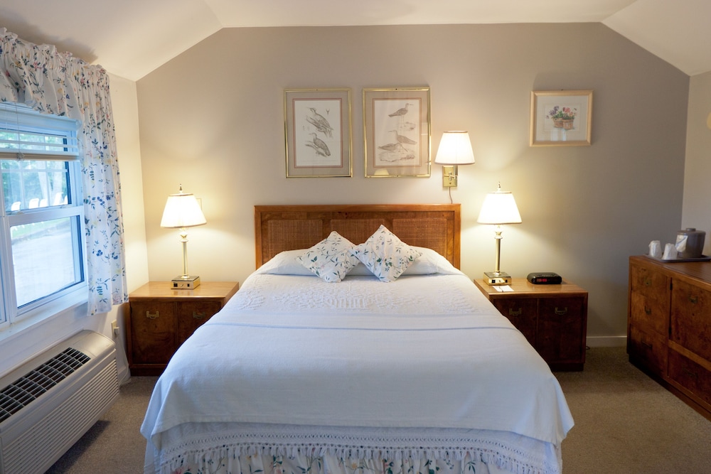 Standard Room, 1 Queen Bed - Photo 9