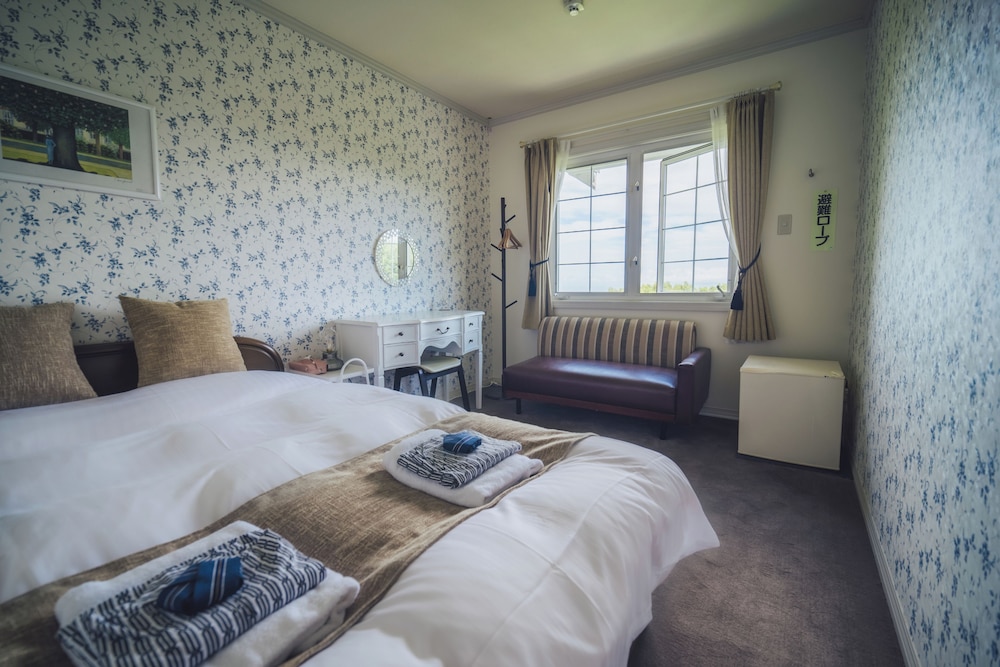 Design Room, 1 Double Bed, Partial Sea View photo 1