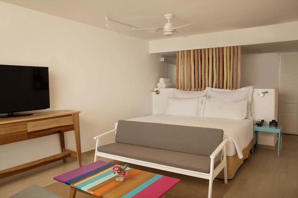 Deluxe Room, 1 King Bed, Non Smoking, Ocean View - Photo 7