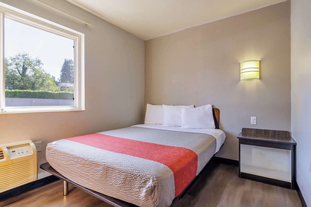 Deluxe Room, 1 Double Bed, Accessible, Non Smoking - Photo 1