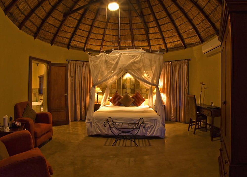 Rondavels (Double Rooms) (2) photo 3