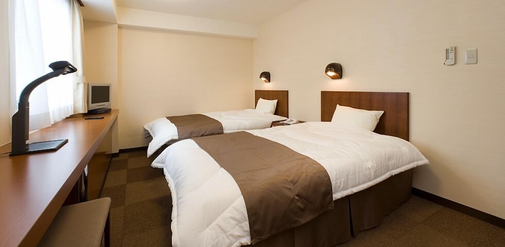 Twin Room, Smoking