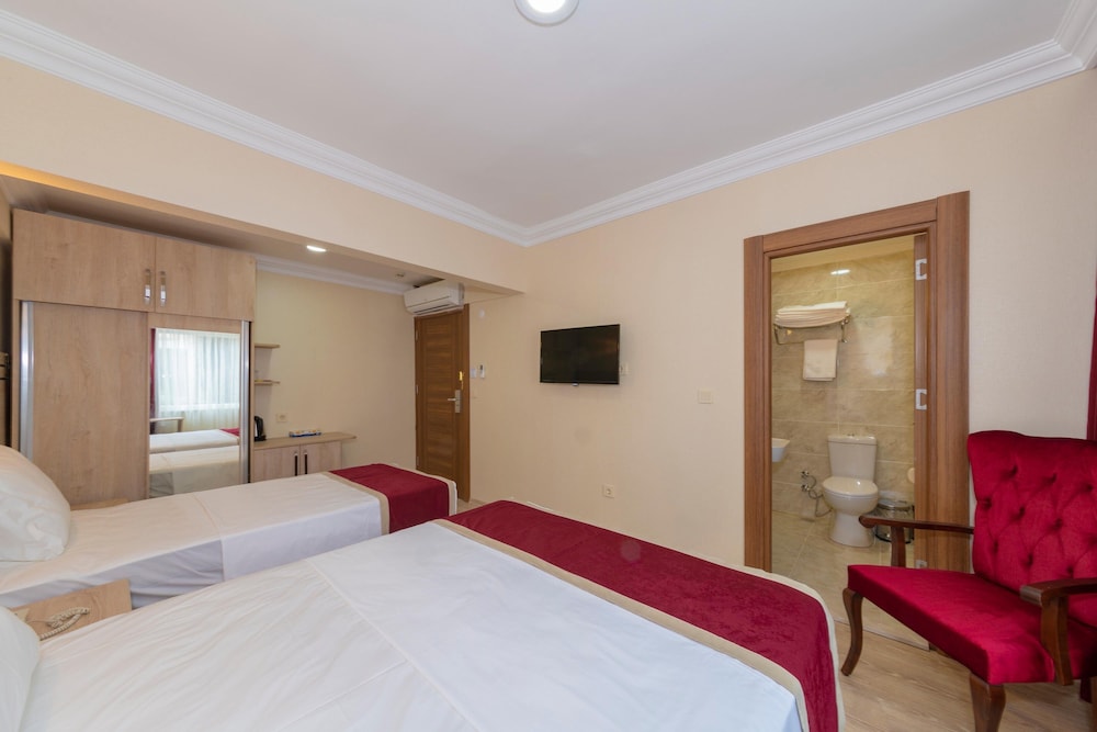 Standard Triple Room photo 3