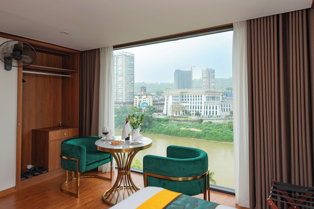 Deluxe Double or Twin Room, City View photo 3