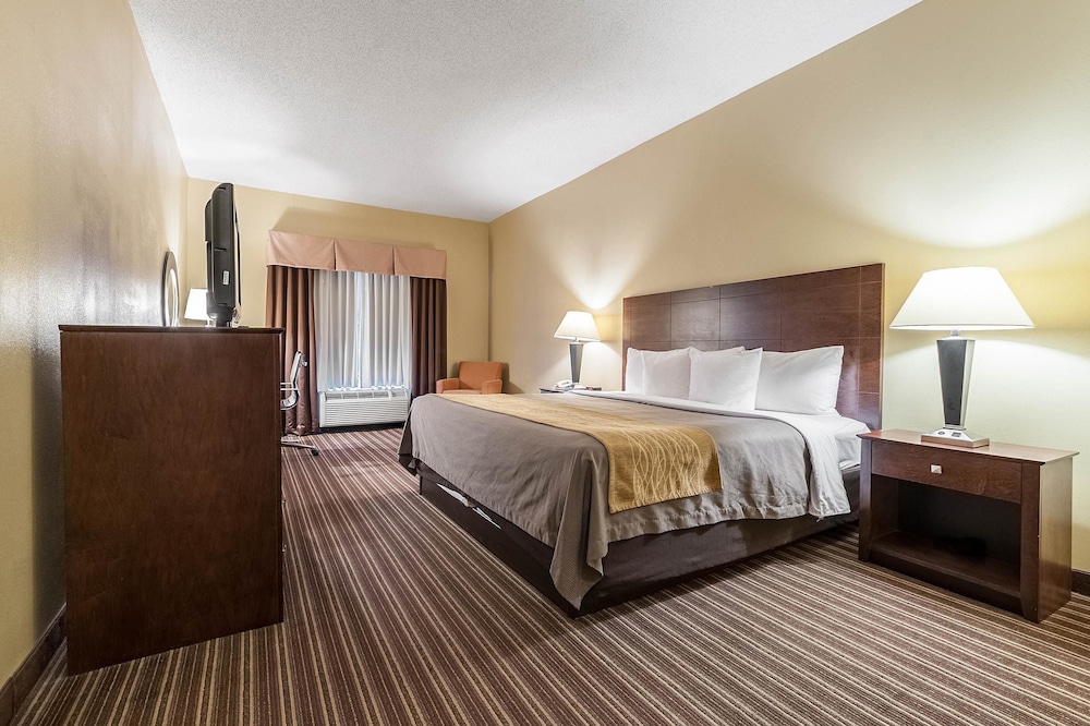 Standard Room, 1 King Bed, Non Smoking photo 2