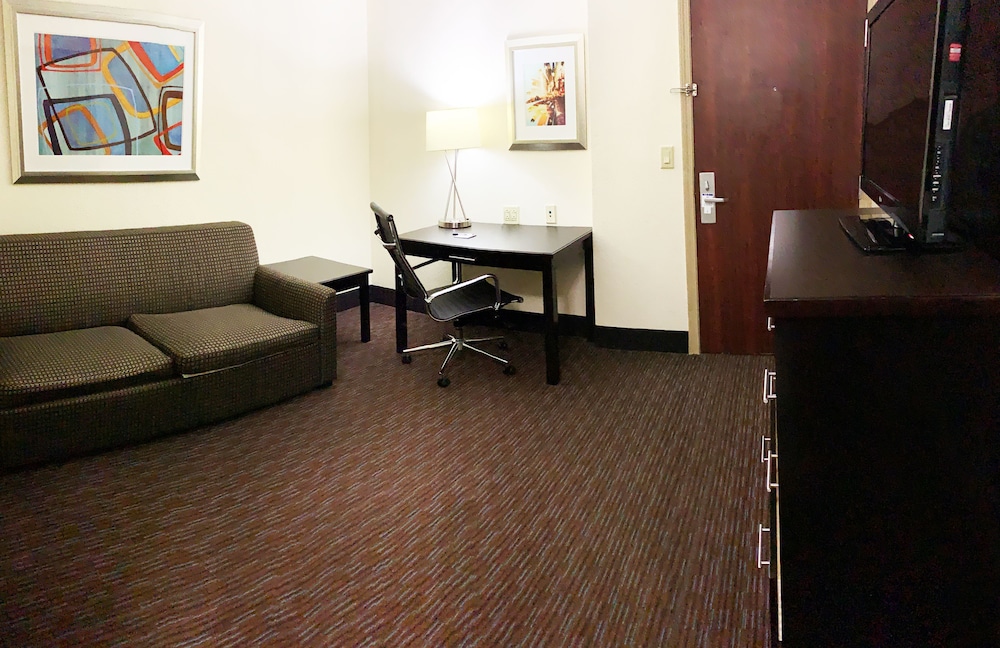 Suite, 2 Queen Beds - Photo 7