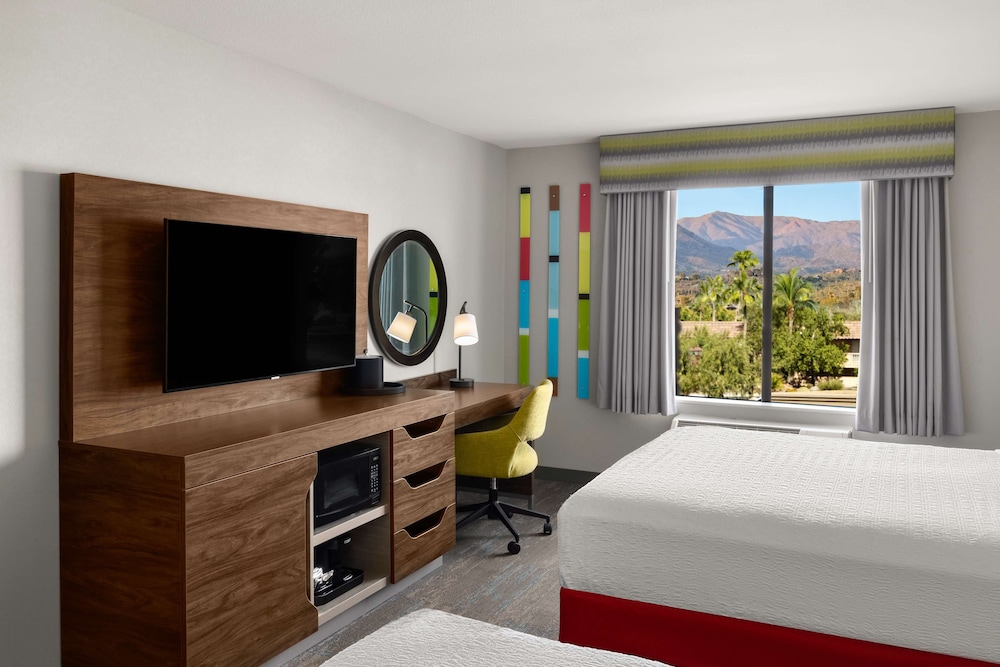Room, 2 Queen Beds, Refrigerator & Microwave - Photo 3