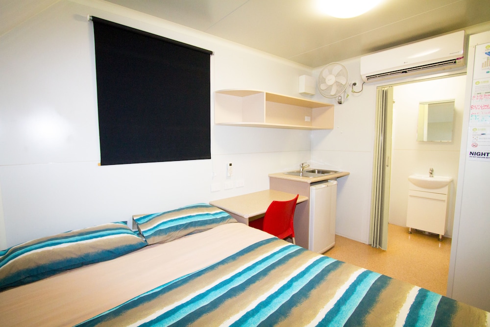 Mobile Home, 1 Queen Bed (Queen Van Room) photo 2