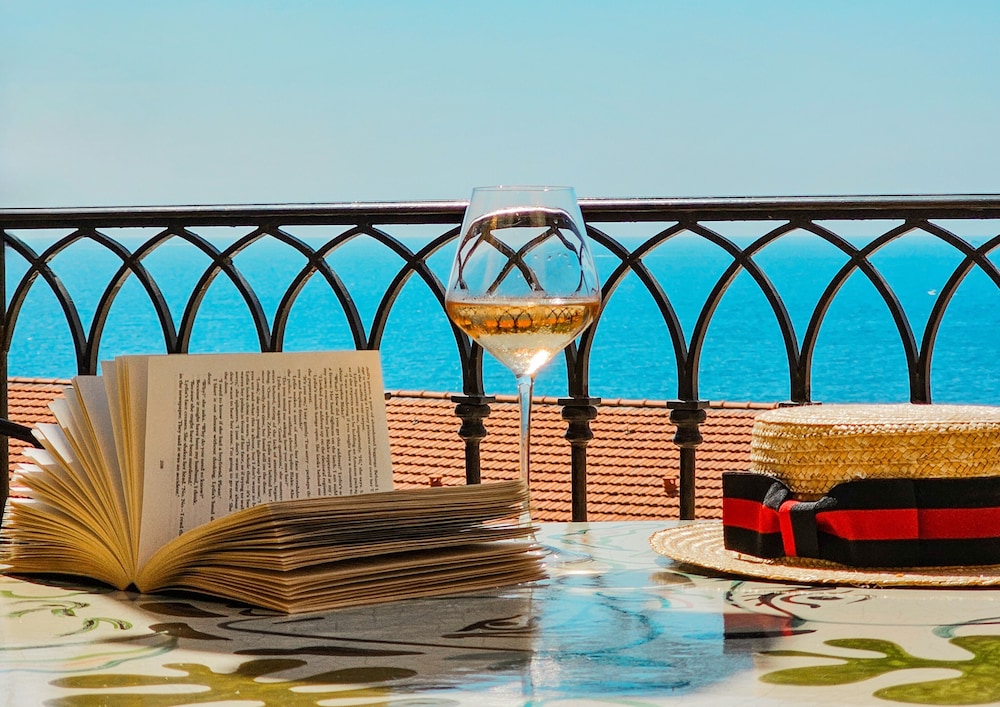 Superior room with full sea view thumbnail 6