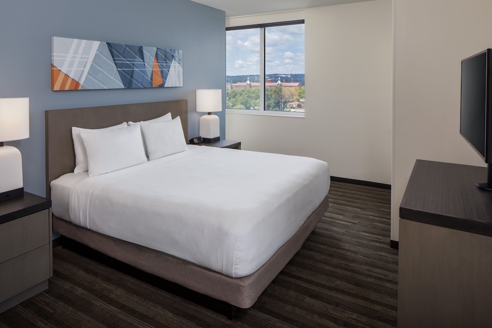 Suite, 2 Bedrooms (1 King Bed, 2 Queen Beds) photo 3