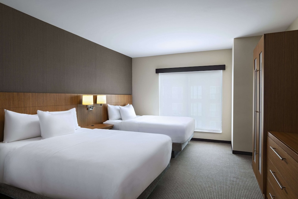 Room, Multiple Beds (2 Queen Beds, Sofa bed, & View) - Photo 3
