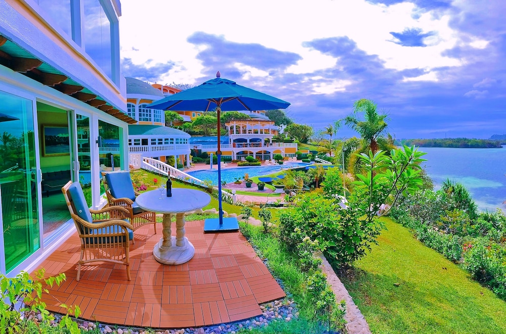 Honeymoon Studio Suite, Ocean View photo 2