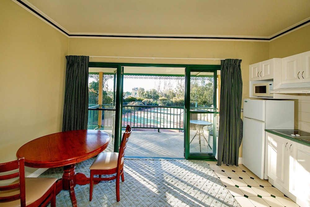 Wattle Suite photo 2