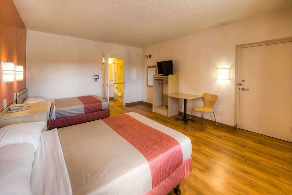 Deluxe Room, 2 Double Beds, Accessible, Non Smoking photo 2