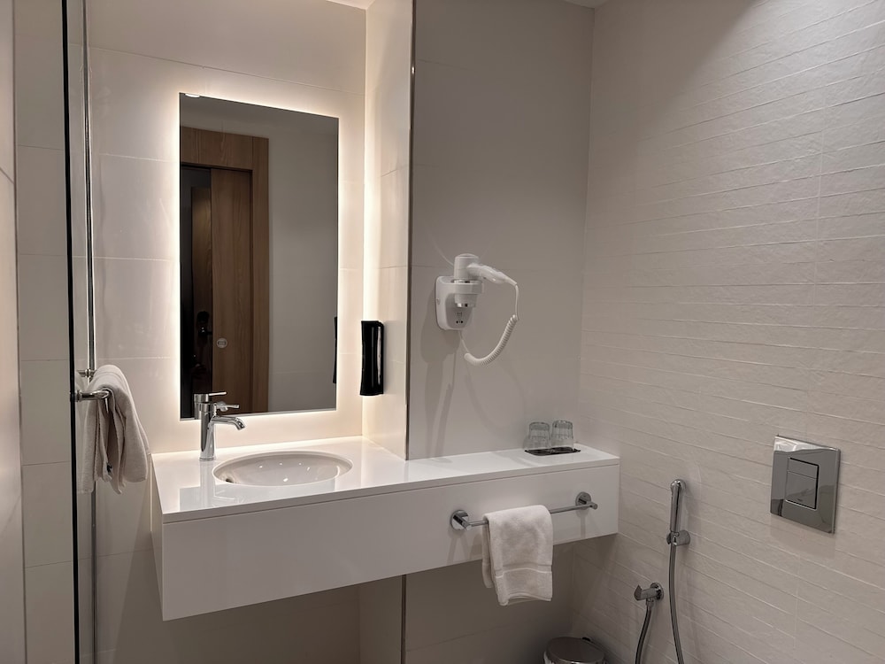 Executive Room - Photo 11