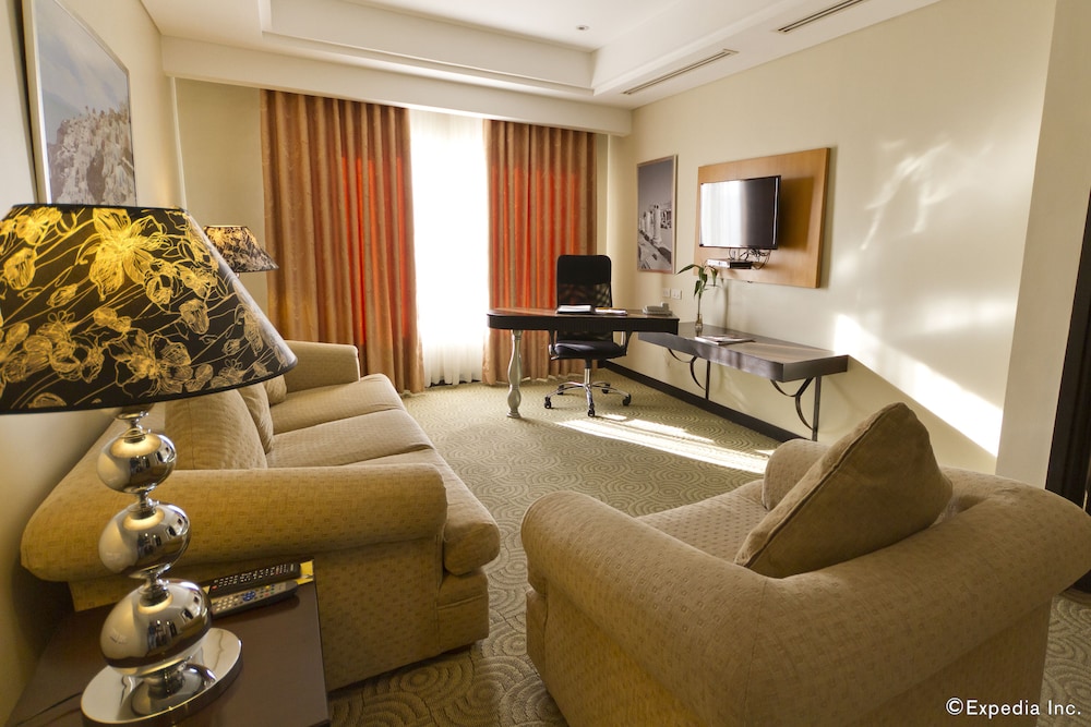Executive Suite - Photo 5