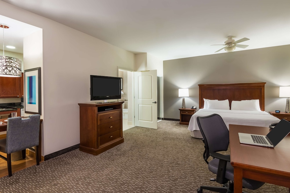 Studio, 1 Queen Bed, Accessible, Bathtub (Mobility & Hearing) - Photo 1