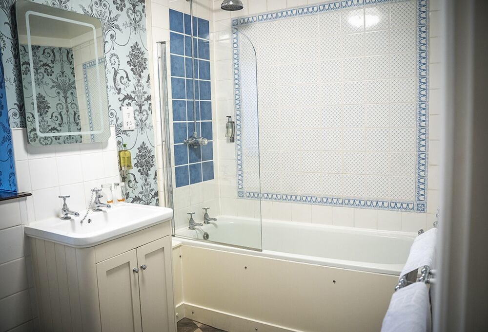 Superior Double or Twin Room, Ensuite photo 2