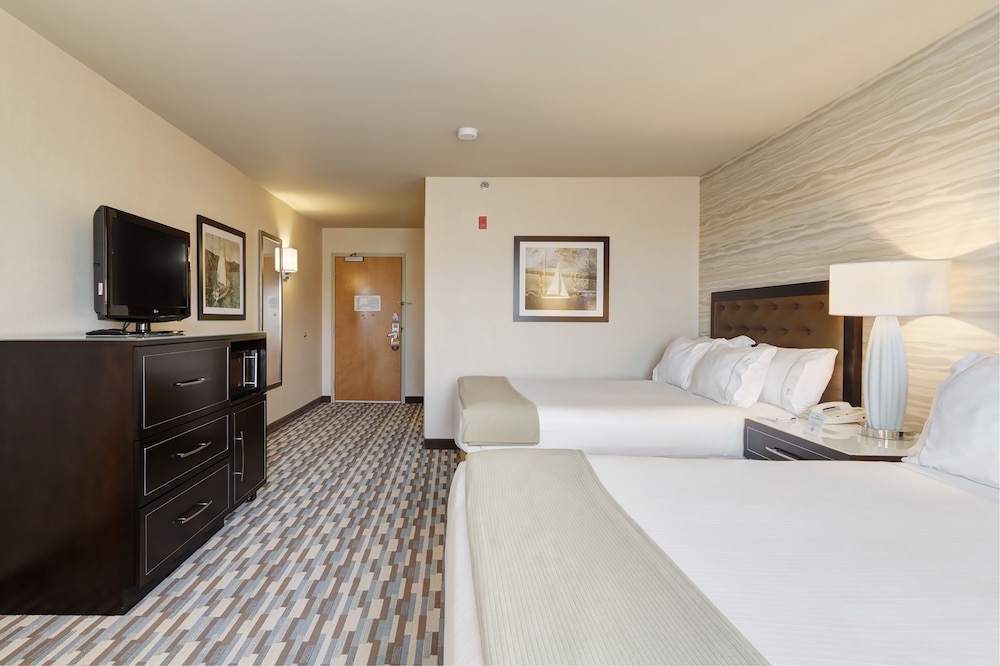 Room, 2 Queen Beds, Accessible (Mobility, Roll-In Shower) - Photo 2