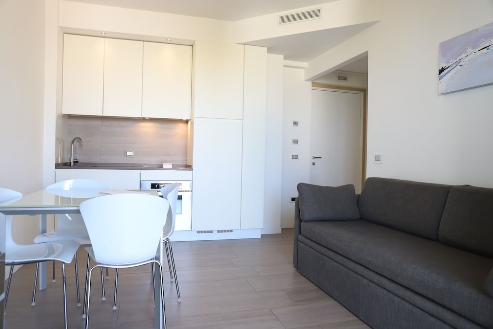 Apartment photo 2